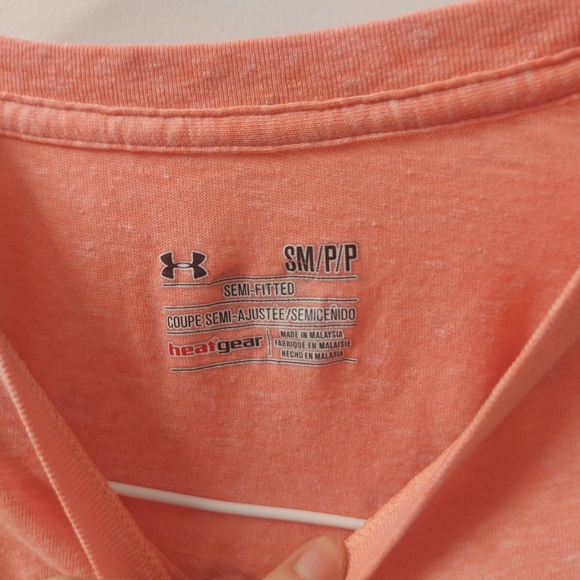 Underarmour tshirt salmon colored - Picture 2 of 4